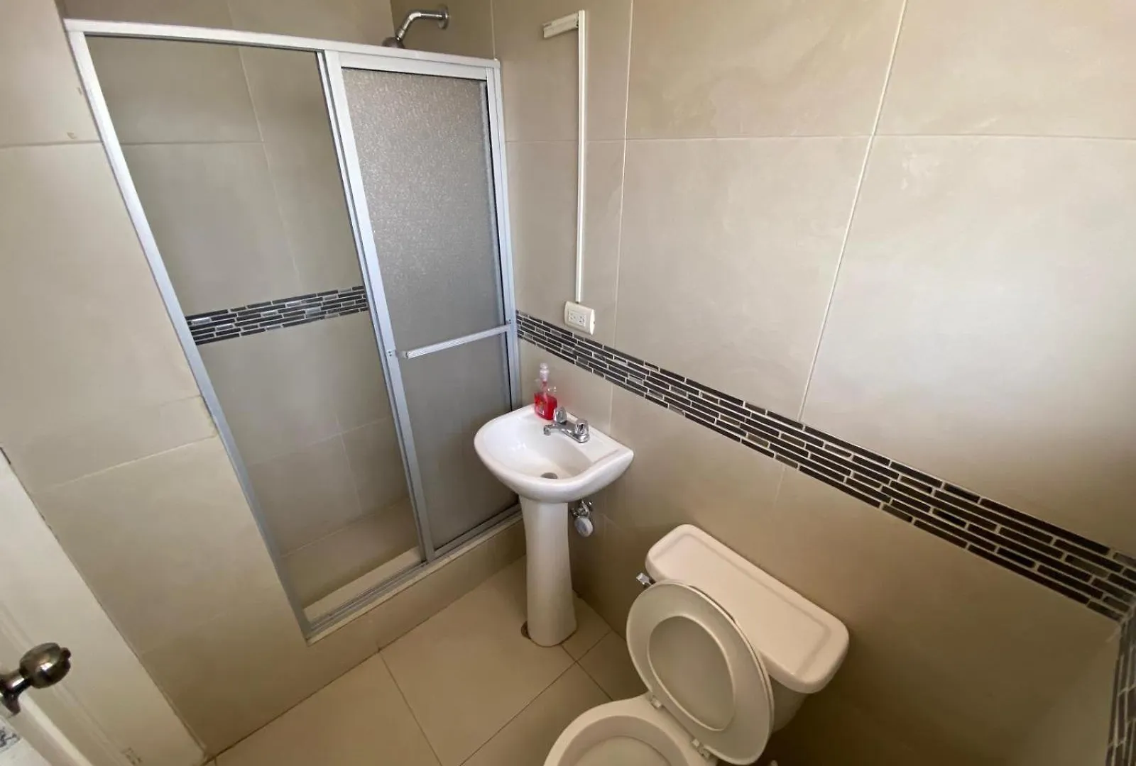 Gigante Departamento Para 10 Personas Con Dos Parqueaderos Cuenca
