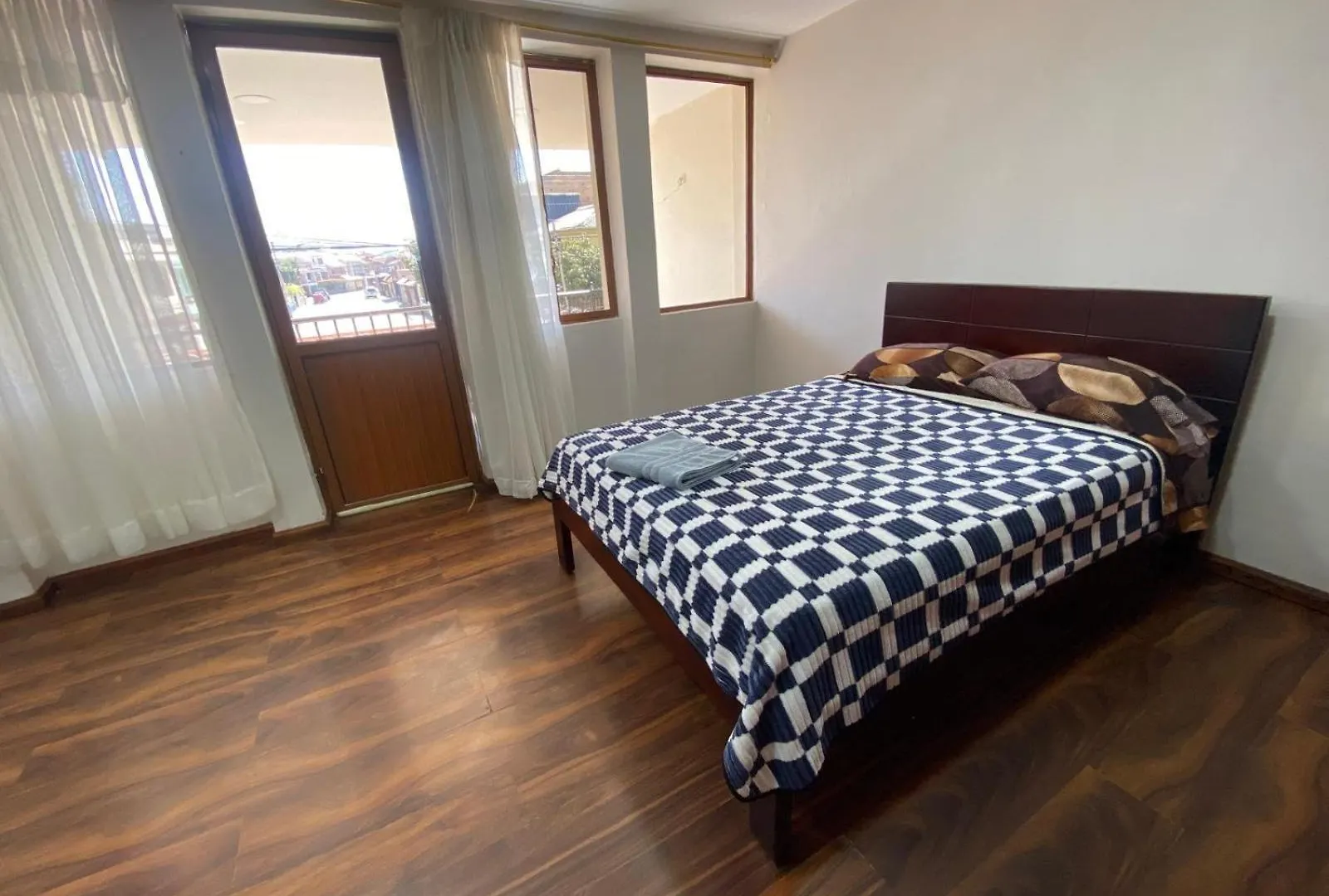 Gigante Departamento Para 10 Personas Con Dos Parqueaderos Cuenca